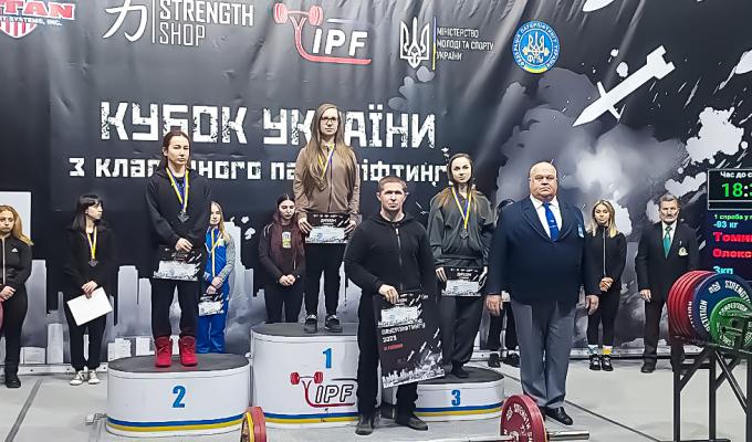 Наша пауерліфтерка Наталія Череменко перемогла у кубку України та здобула право виступити на першості Європи 2024 року