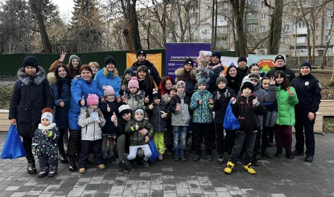 У Дніпрі маленьким луганчанам влаштували пізнавальний захід «Різдво з поліцейськими»