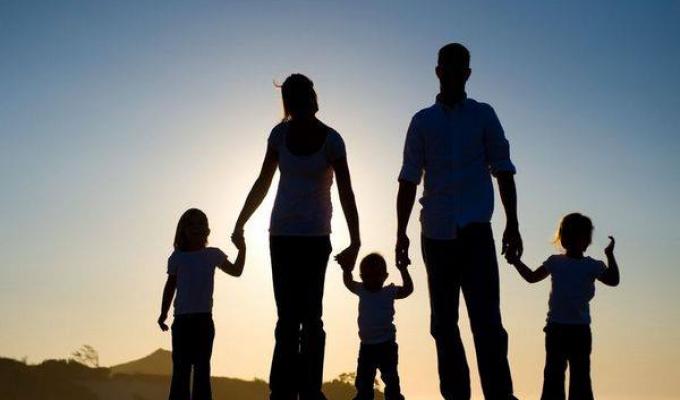 До уваги багатодітних родин Луганщини. Роз’яснення щодо присвоєння почесного звання України «Мати-героїня»