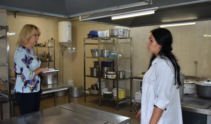 У містах та районах області: у Кремінній відновлюють харчоблоки дошкільних закладах 