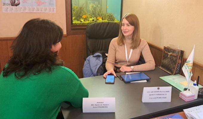 У хабі Гірської громади на Полтавщині видавали жіночі гігієнічні набори