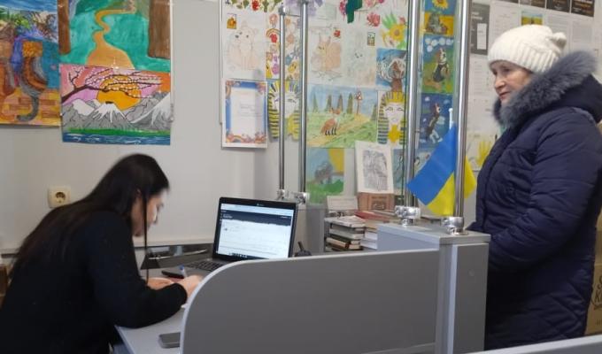 У хабі Гірської громади в Полтаві жінкам надавали набори гігієни