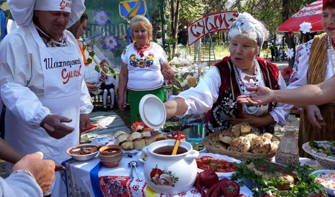 Попасна зібрала гостей на «Свято борщу»