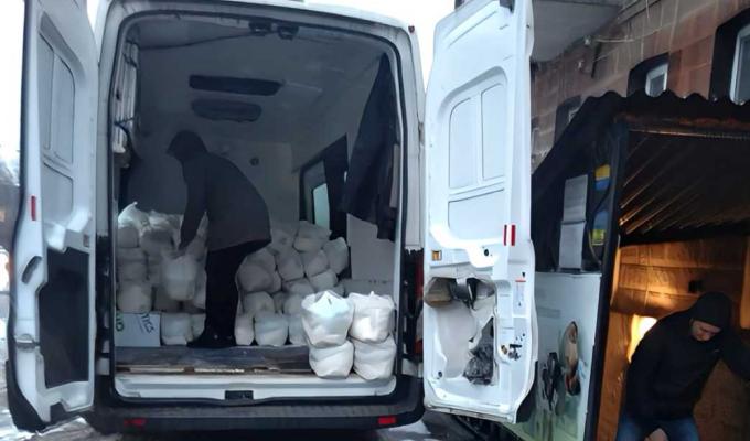 Переселенцям з Луганщини у Дніпрі доставили допомогу з Рівненського хабу