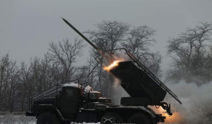 Неможливо відчинити – замість вцілілих вікон рубіжанам встановили неякісні, за ключі від власної квартири там вимагають документи на нерухомість та паспорт рф, Білогорівку знов штурмували росіяни