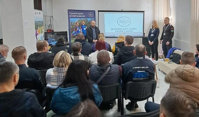 Ще 10 луганчан пройдуть співбесіди на посади демінерів