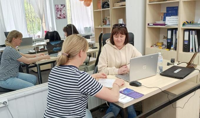 У Франківському хабі послуги ВПО надають адміністратори трьох ЦНАПів Луганщини