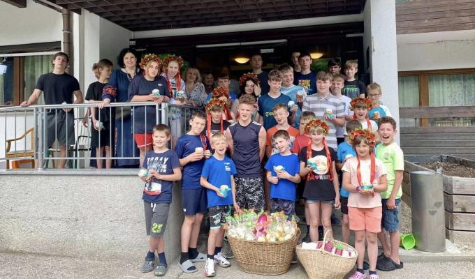 Луганську малечу в Австрії привітали з Великоднем