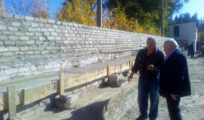 Триває капремонт стадіону в Сватівському районі