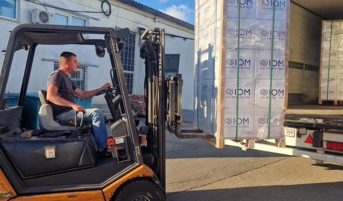 До хабу Попаснянської громади в Харкові надійшли гігієнічні набори