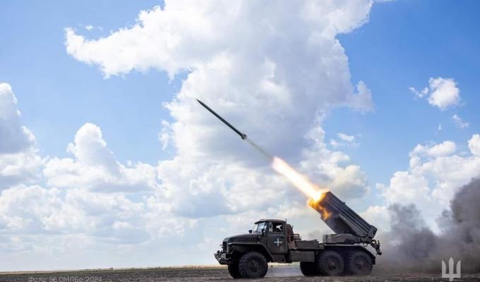 530 пошкоджених об’єктів електромережевого комплексу окупанти не можуть відремонтувати – із зими люди без світла, навколо Сєвєродонецька вирує ще одна лісова пожежа, противник тисне поряд із прифронтовими селами