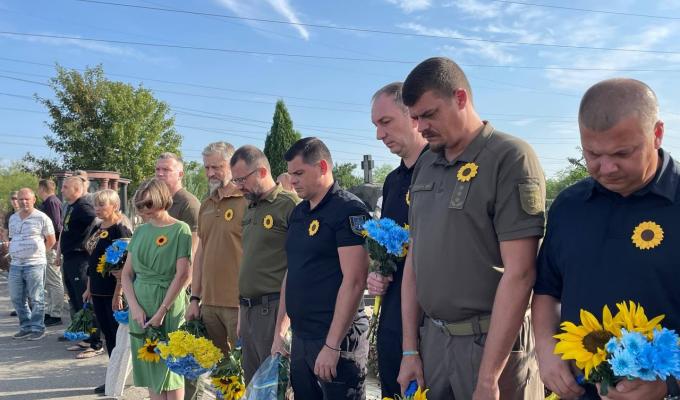 Луганчани вшановують пам‘ять загиблих Захисників та Захисниць на Краснопільському кладовищі у Дніпрі