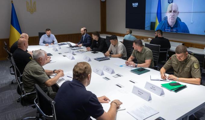 У прифронтових громадах Луганщини залишається не так багато людей, але всім необхідним вони забезпечені. Особлива увага – допомозі військовим, які боронять Схід, – Артем Лисогор