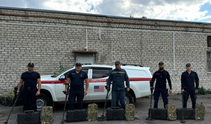 Артем Лисогор: Луганським рятувальникам передали техніку для розмінування