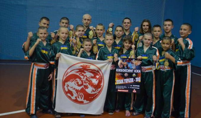 Зі Всеукраїнських змагань з кікбоксингу наші спортсмени привезли 46 медалей 