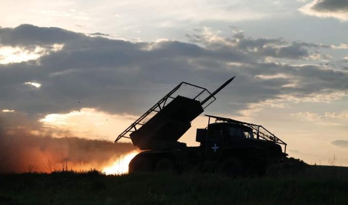 Під час «націоналізації» житла в Старобільську окупанти виселяють біженців зі зруйнованих міст Луганщини, у Привіллі досі не відремонтували систему водопостачання, по Балці Журавці вдарили реактивною артилерією