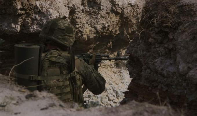 На вулицях «лнр» з’являться озброєні ціпками народні дружини, росіяни на окупованій Луганщині зобов’язали людей з інвалідністю отримати паспорт рф і пройти медкомісію – інакше позбавлять виплат, у Білогорівці відбито дев’ять атак противника