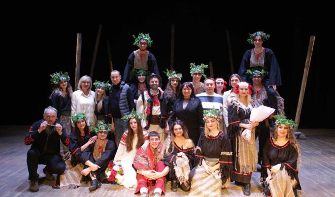 «Ніч на полонині»: Луганський театр виступив з фестивальною прем’єрою у Дніпрі