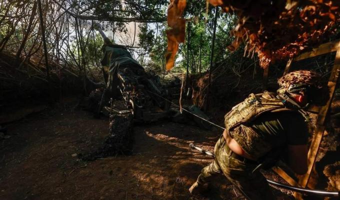 На в’їзді до Луганська ретельно ошукують людей, на Старобільщині окупанти змушують місцевих по фото впізнавати нерухоме майно – інакше «націоналізують», на Луганщині атаки росіян відбиті з трьох боків