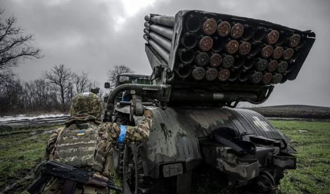 Контракт із армією рф пропонують укласти всім чоловікам, що намагаються потрапити до «лнр»; цифровізація у Старобільську – склад родини повинні підтвердити сусіди; по Серебрянському лісу росіяни завдали авіаційних ударів