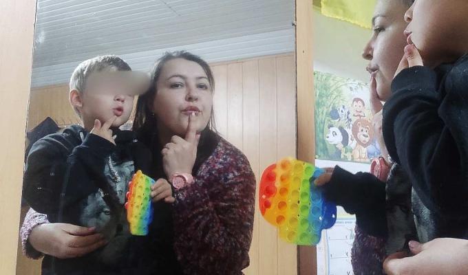 У хабі Кремінської громади в Дніпрі продовжує приймати логопед