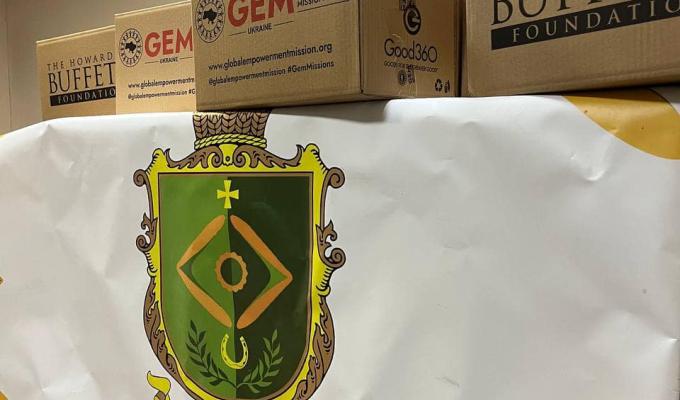 У хабі в Ірпені видають допомогу від благодійників