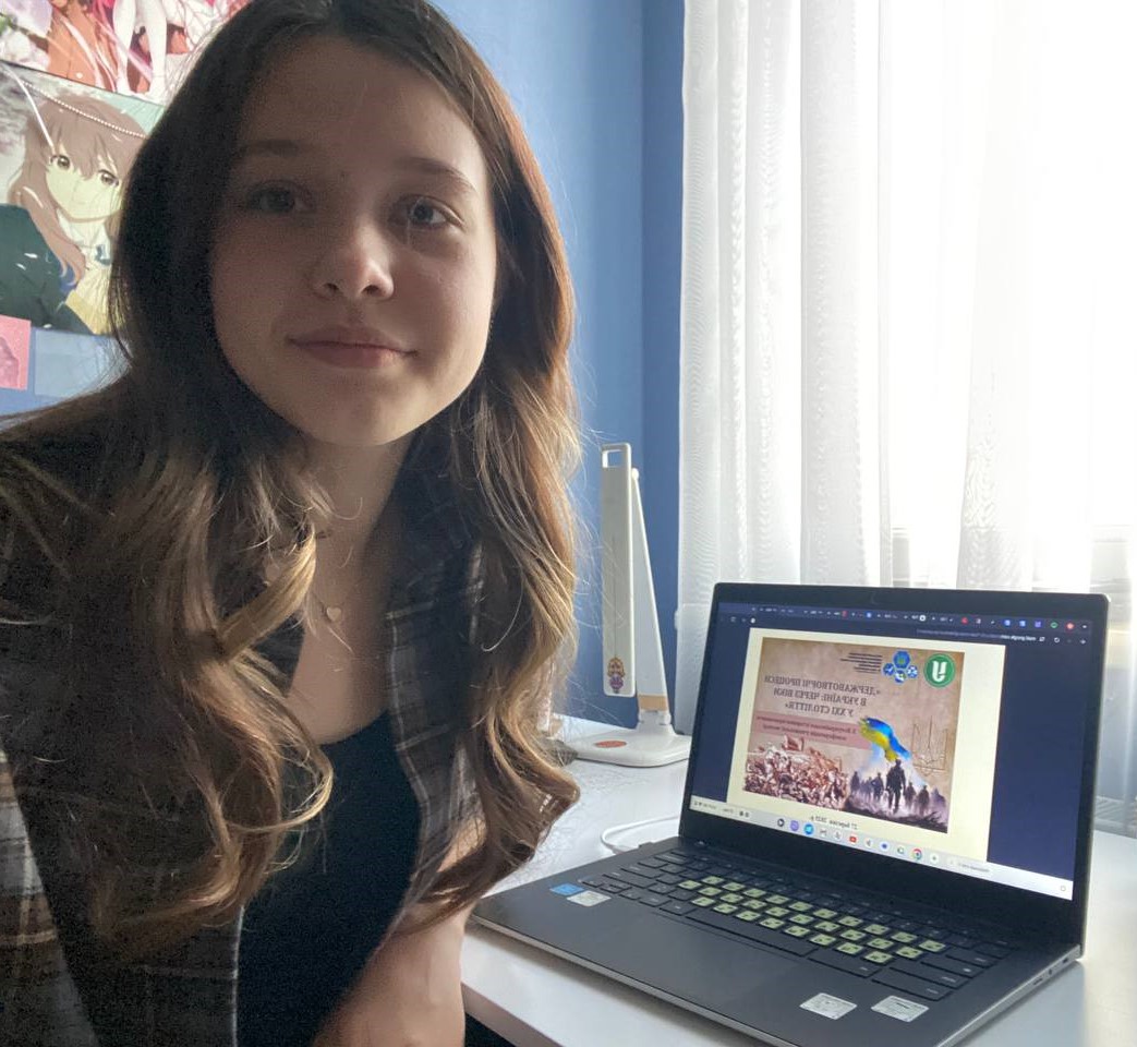 Одинадцятикласниця Нижньодуванського ліцею на Всеукраїнській історико-краєзнавчій конференції учнівської молоді представила роботу про видатного земляка