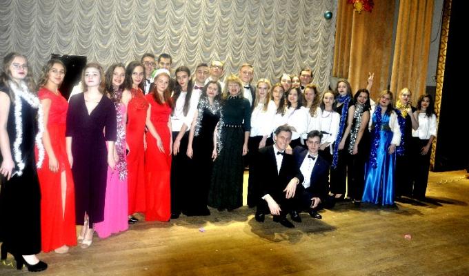 «Час прикрашати ялинку»