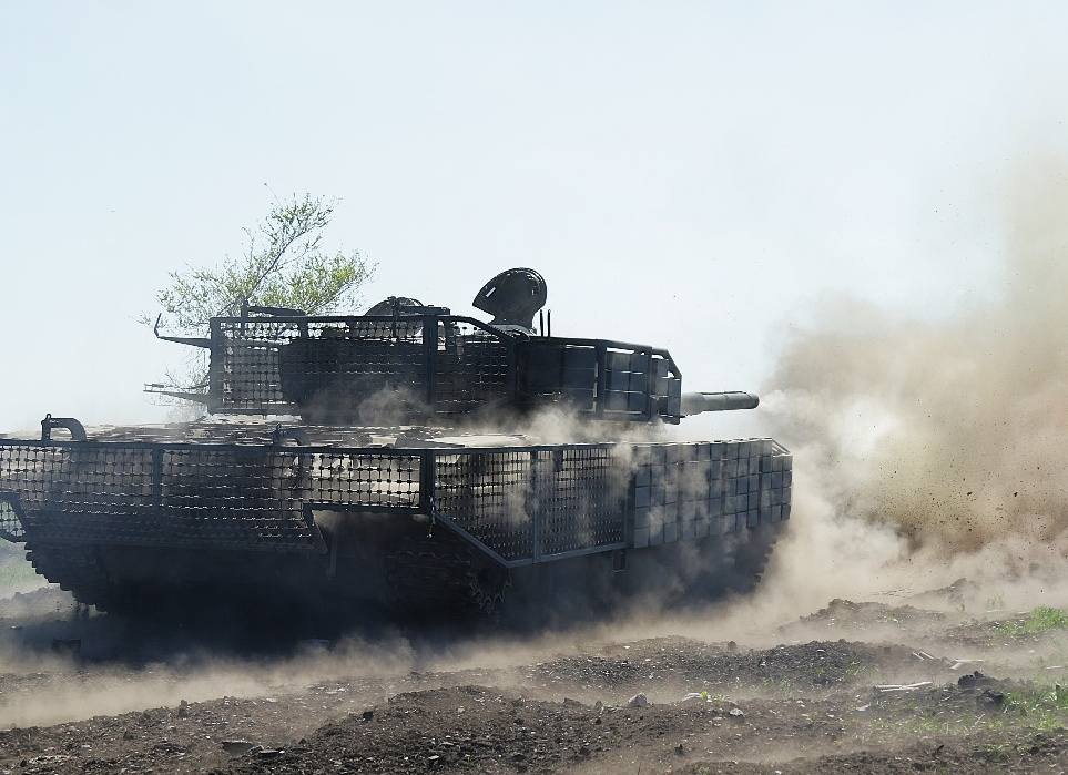 На Новопсковщині загарбники зрізали хрести на могилах жертв Голодомору, у Лисичанську до наступного опалювального сезону окупанти підготують лише 12 % будинків, ворог тиснув поблизу Греківки