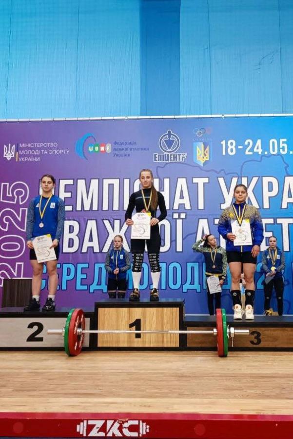 10 золотих, одна срібна та п’ять бронзових медалей – здобуток спортсменів з Луганщини на чемпіонаті України з важкої атлетики