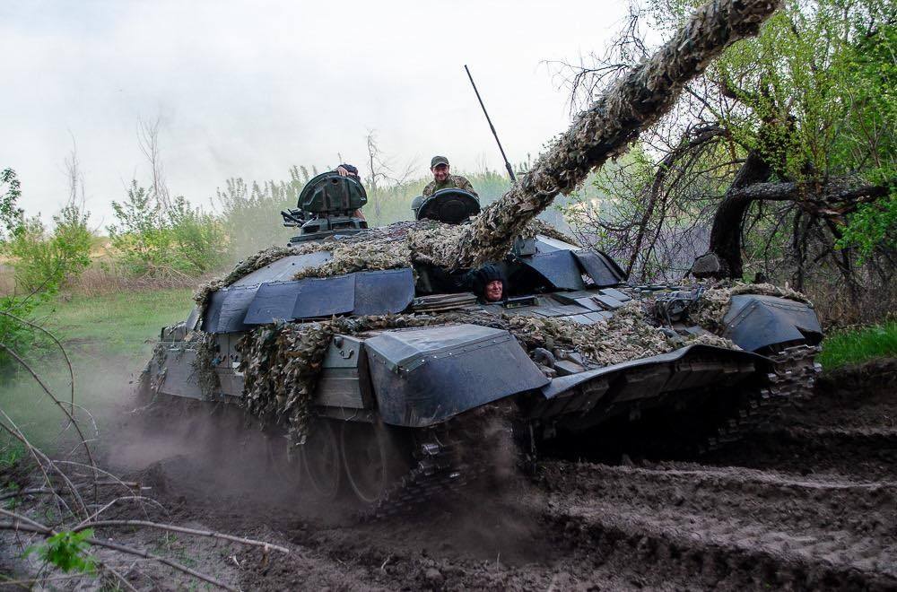 У Сіверськодонецьку окупанти встановили декілька ліфтів – вони не працюватимуть до увімкнення мобільного зв’язку, у Рубіжному населенню пропонують користуватися чотирма таксофонами, ворог штурмував у Серебрянському лісі 