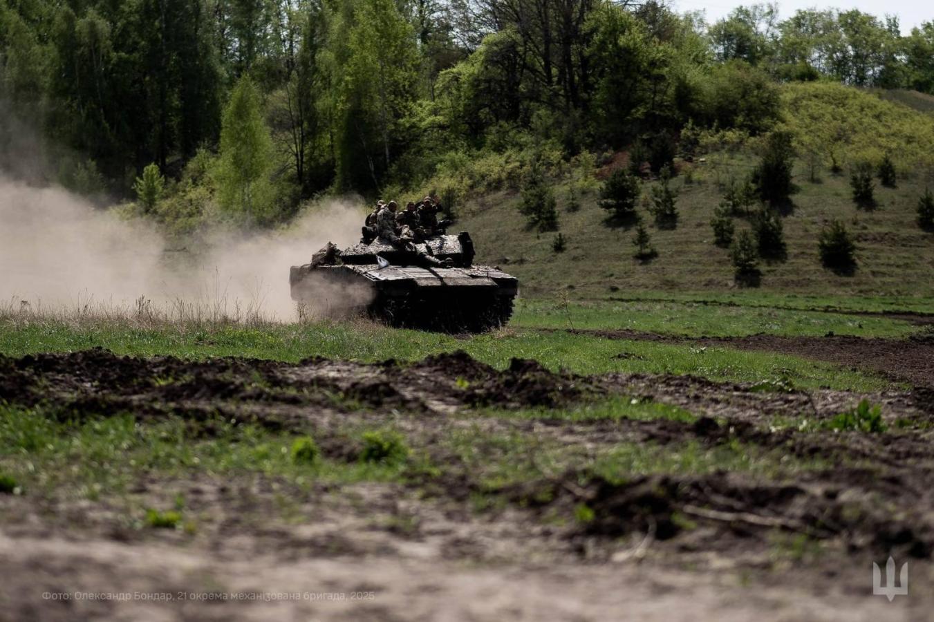 У «лнр» агітують пройти диспансеризацію та здати норми «ГПО» до початку осіннього призову, в Лисичанську вже не чекають показового відновлення – відбудовують будинки за свій рахунок, росіян зупинили поблизу Білогорівки