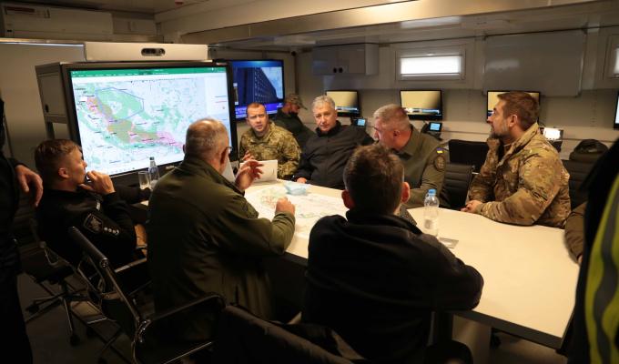 Брифінг членів оперативної урядової групи: верхову пожежу повністю ліквідовано, відкритого вогню практично не спостерігається