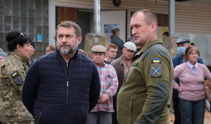 Сергій Гайдай перевірив ліквідацію наслідків пожежі та разом із офіцерами цивільно-військового співробітництва передав погорільцям будматеріали