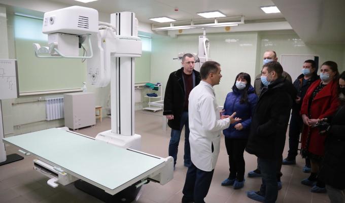 Головне, що медики задоволені відновленими лікарнями, бо саме їм тут працювати , – Сергій Гайдай у Біловодську та Старобільську