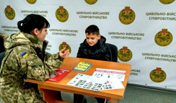 Одне з головних завдань підрозділів CIMIC – допомога місцевим жителям