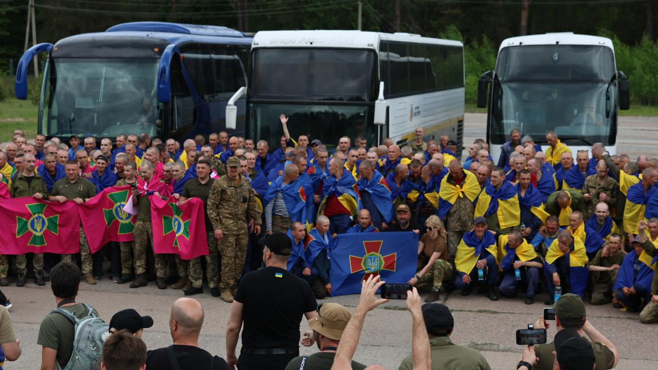 Із російського полону повернулися 11 луганчан. Олексій Харченко доручив громадам посилити супровід земляків, яких вдалося визволити