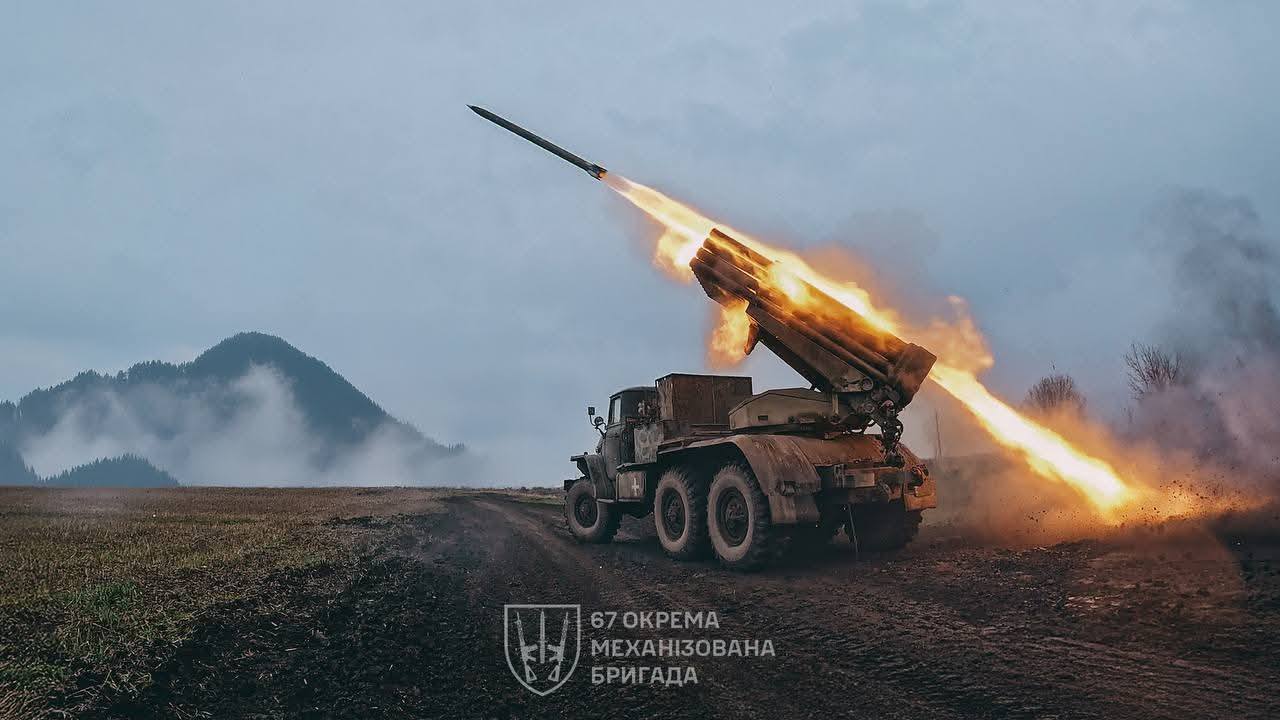 У Довжанську – ретельні перевірки населення, у Сіверськодонецьку люди порушують комендантську годину заради медичної допомоги, бої точилися в районі Греківки У Довжанську – ретельні перевірки населення, у Сіверськодонецьку люди порушують комендантську годину заради медичної допомоги, бої точилися в районі Греківки