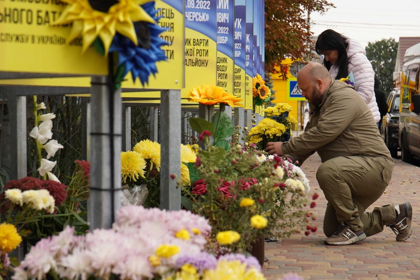 У День Захисників та Захисниць України луганчани у різних регіонах нашої держави віддали шану тим, хто заплатив найвищу ціну за нашу Незалежність