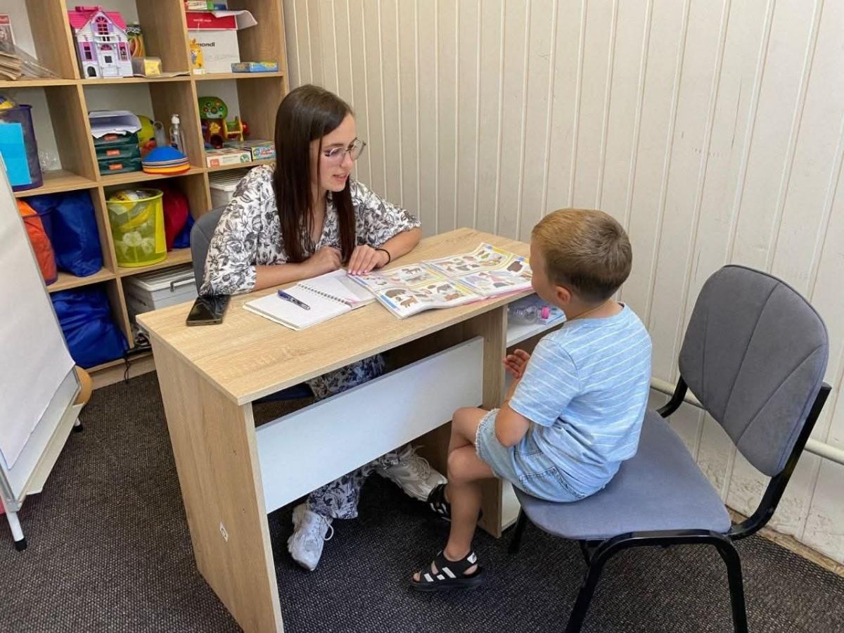 В  Івано-Франківському хабі відновлюють заняття з логопедом 