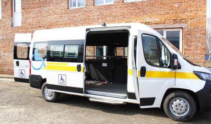 Біловодська громада отримала автомобіль для перевезення осіб з особливими потребами
