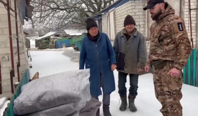 Поліцейські Луганщини доставили гуманітарний вантаж мешканцям деокупованої Новолюбівки