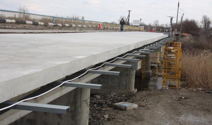 Триває капітальний ремонт Сватівського мосту