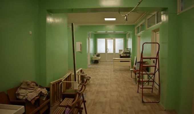 На Кремінщині за кошти ДФРР ремонтують міську лікарню