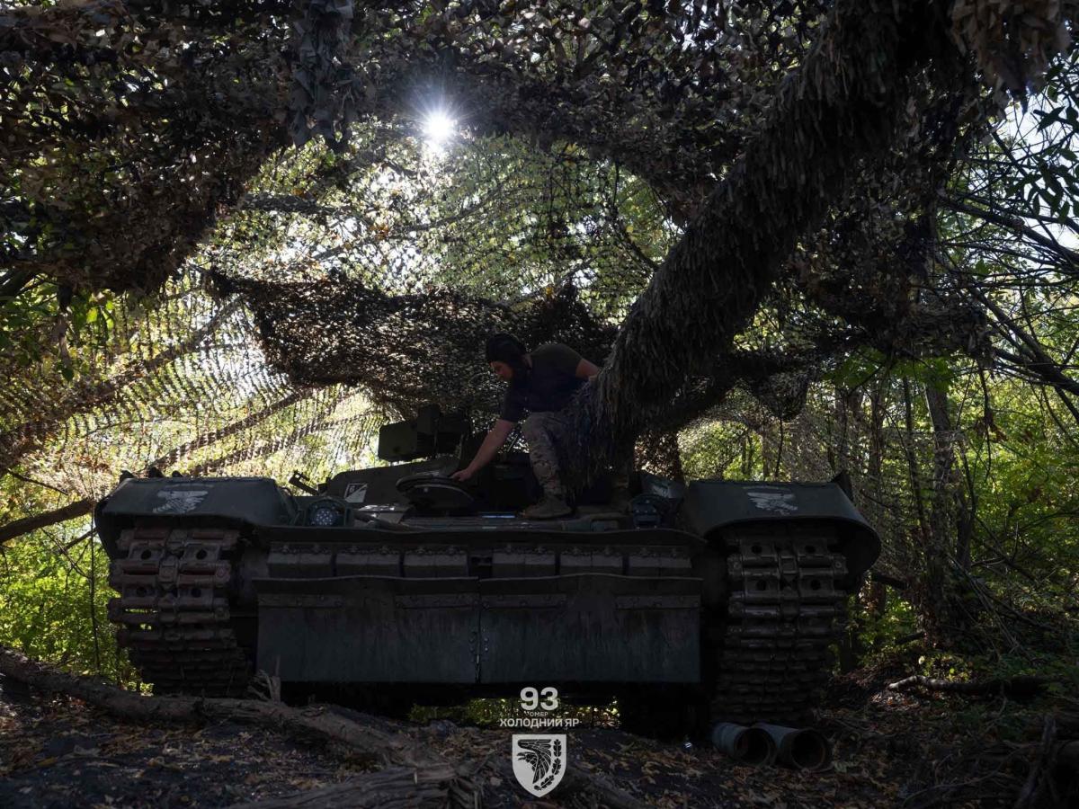 Із 1 грудня мобільний оператор в «лнр» заблокує послуги зв’язку за відсутності паспорта рф, у Сіверськодонецьку досі приймає лише один нотаріус, поблизу 11 населених пунктів штурмував противник на наших напрямках