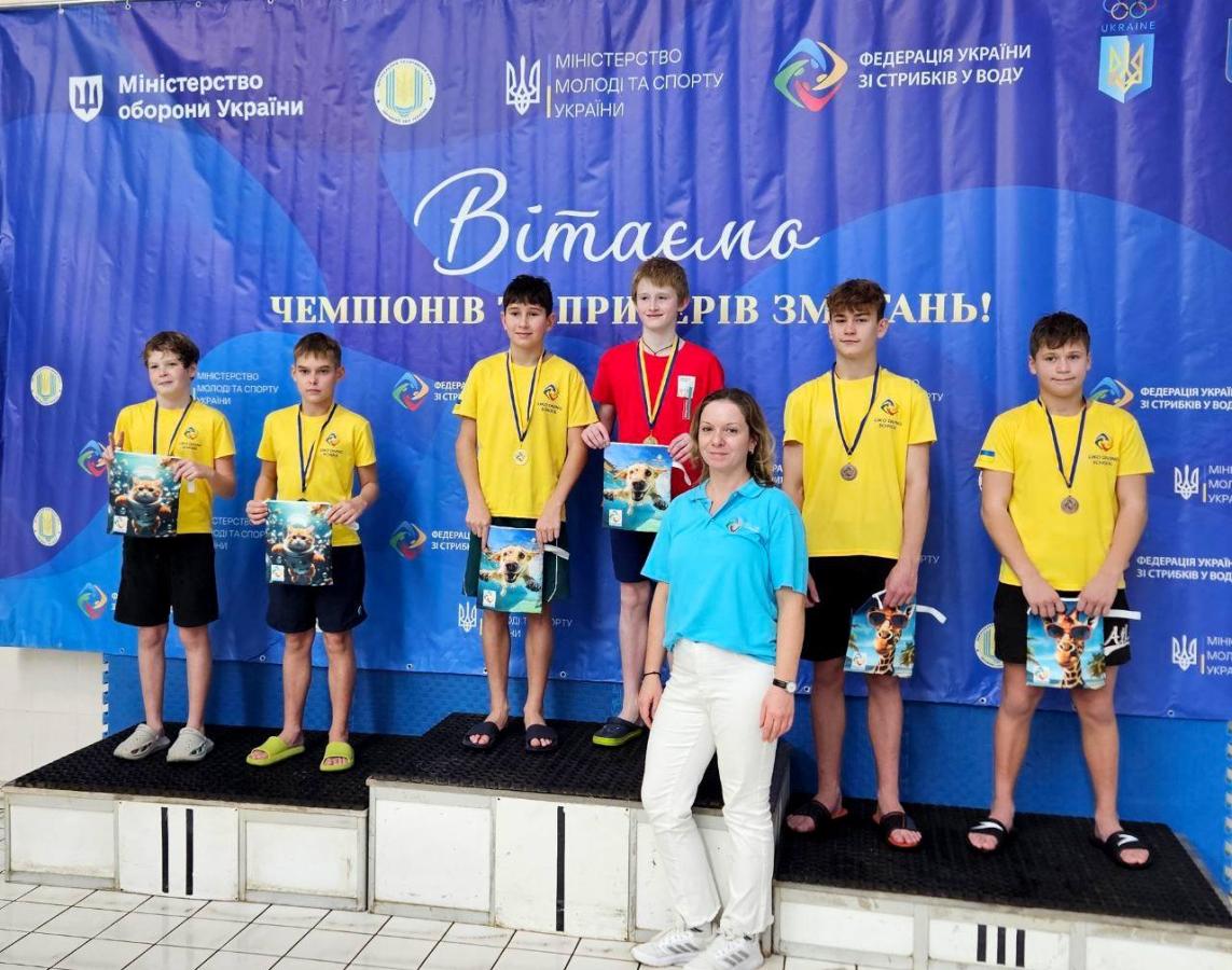 Шість медалей національної першості вибороли стрибуни у воду з Луганщини