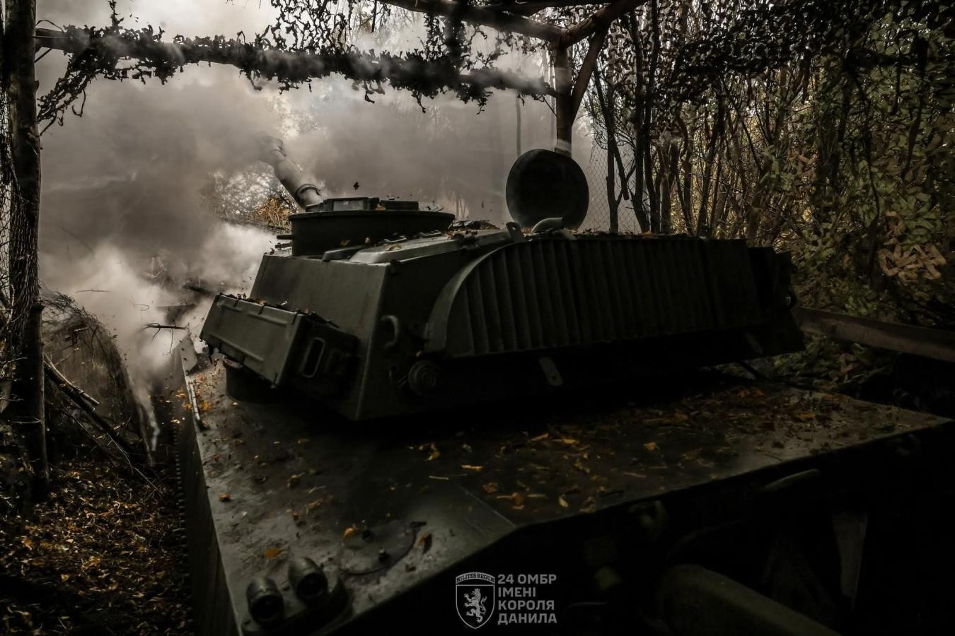 70 % водіїв бракує транспортному підприємству в Луганську – чоловіки не йдуть, на кордоні між «лнр» і рф утворюються черги у сотні автівок – перевірки посилено, противник штурмував біля Греківки та Новоєгорівки