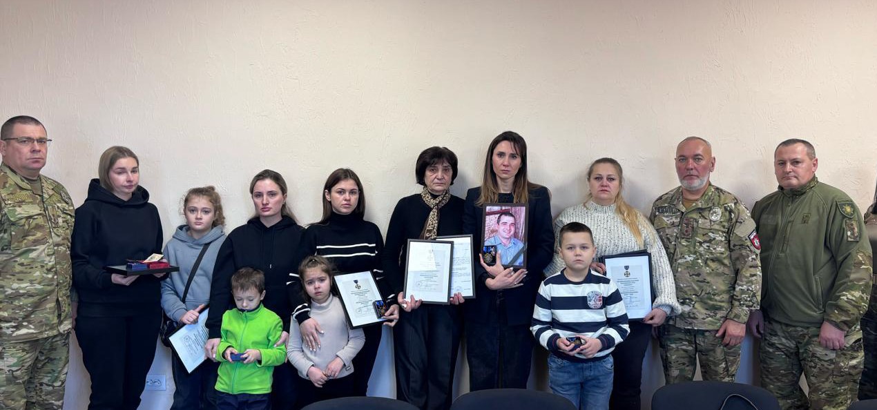 Родині загиблого поліцейського Олександра Крука передали його державні нагороди