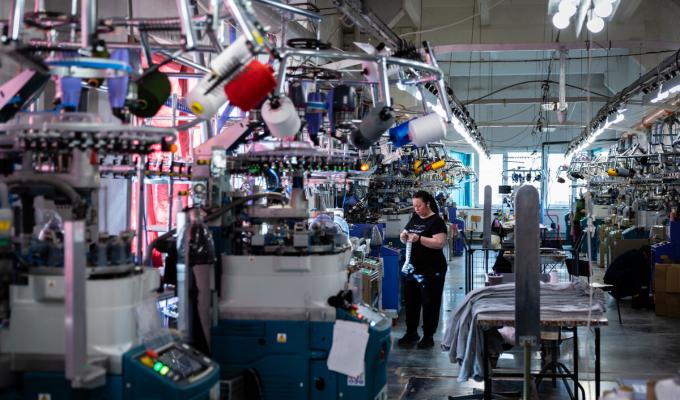 Рубіжанська панчішна мануфактура у Львові наближається до відновлення половини потужностей, які були до російського вторгнення