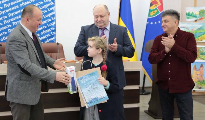 В облдержадміністрації нагородили маленьких краєзнавців та екологів